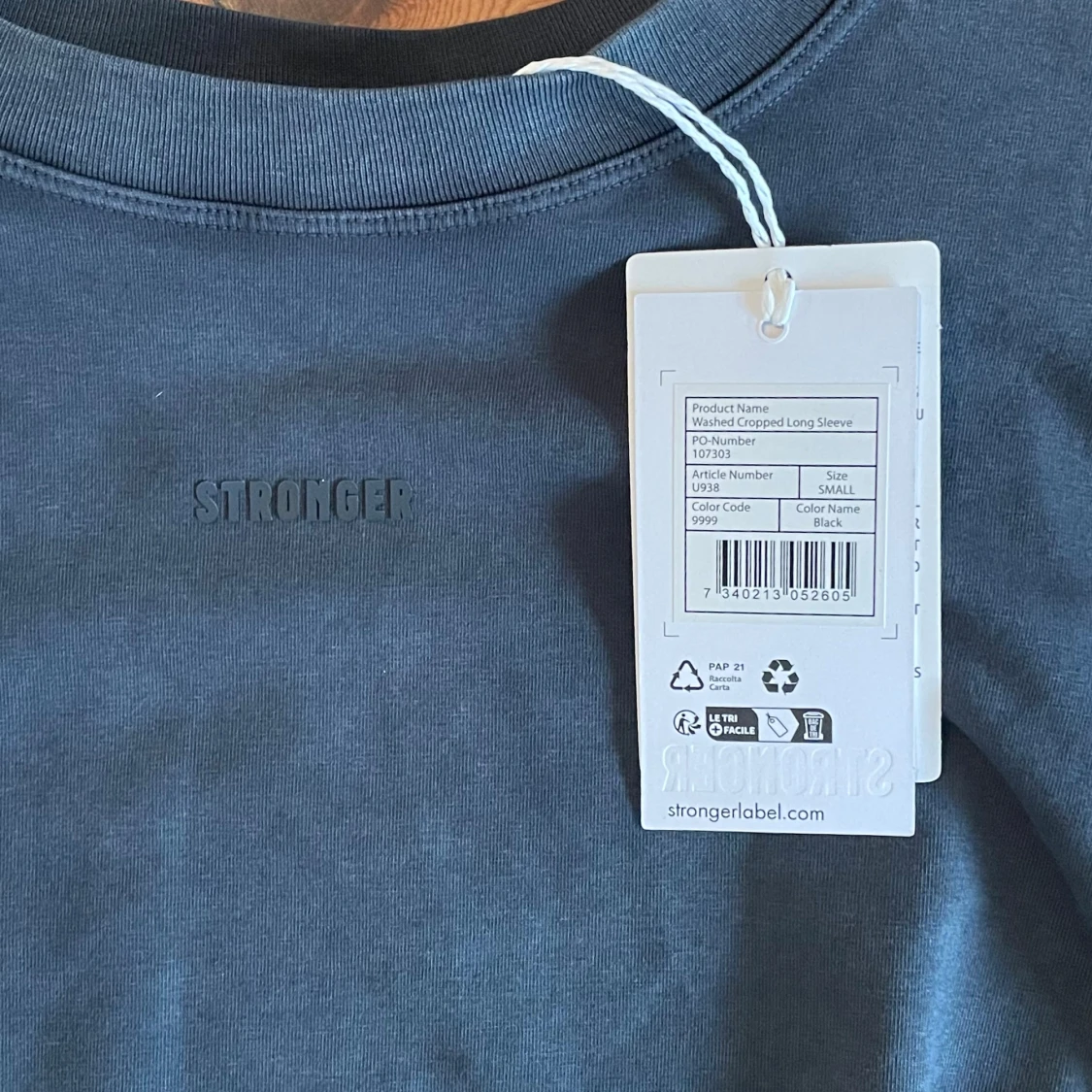 Croppad långärmad tröja Stronger  - 2