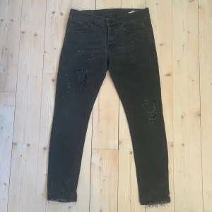 Dondup Jeans - Fint skick, storlek 33, hör av dig vid funderingar! 