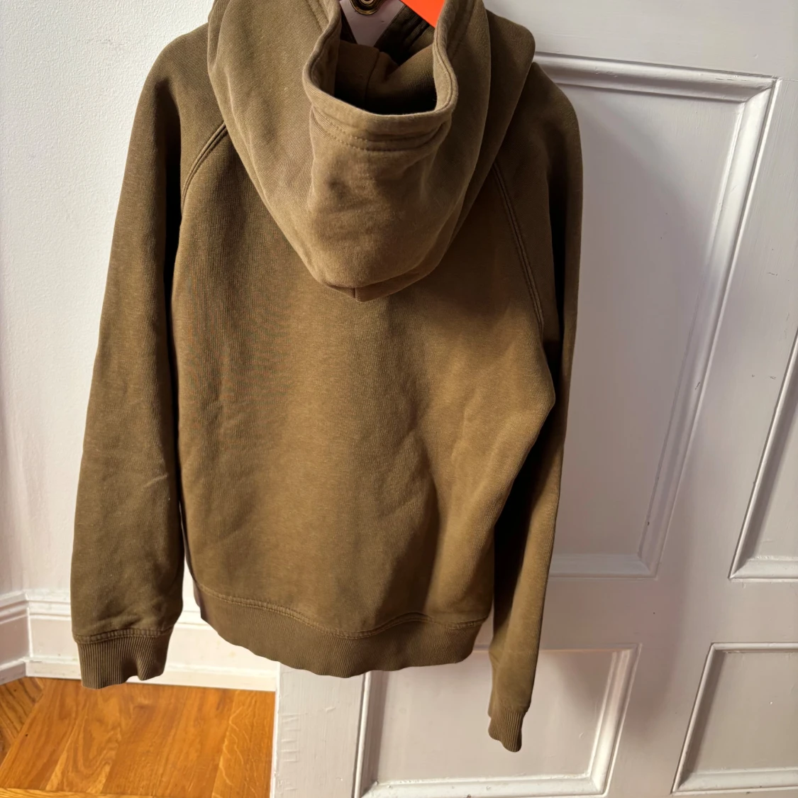 Olivgrön hoodie från GANT med brodyr - 2