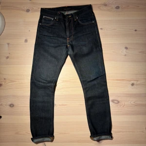 Nudie selvage jeans - Tjenare! Säljer nu ett par Nudie selvage jeans i modellen lean dean. Storleken är W29 L30 och jeansen har inga deffekter utan bara tecken på användning. Hör gärna av er vid frågor och funderingar! 🤗