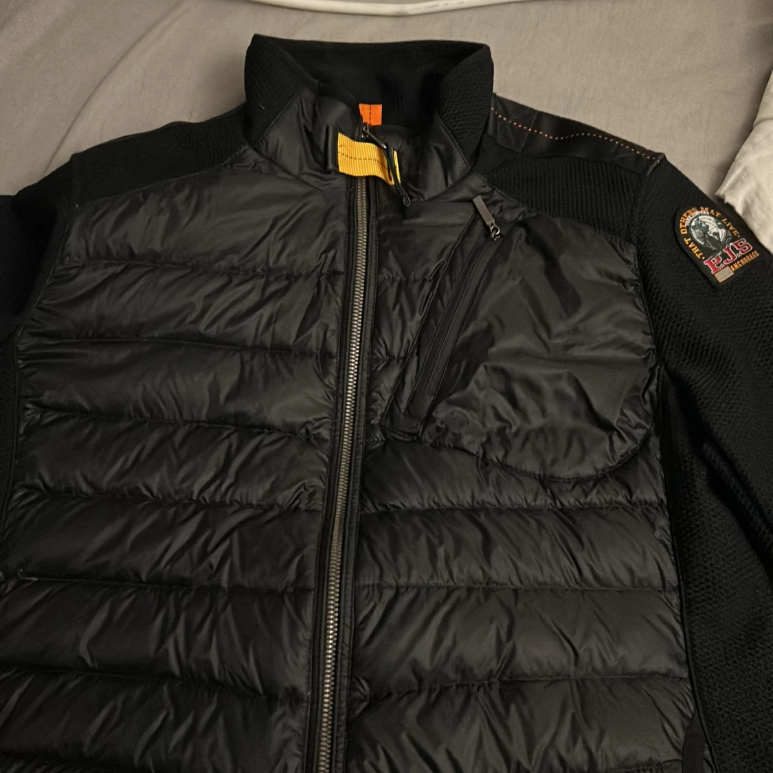 Svart pufferjacka från Parajumpers