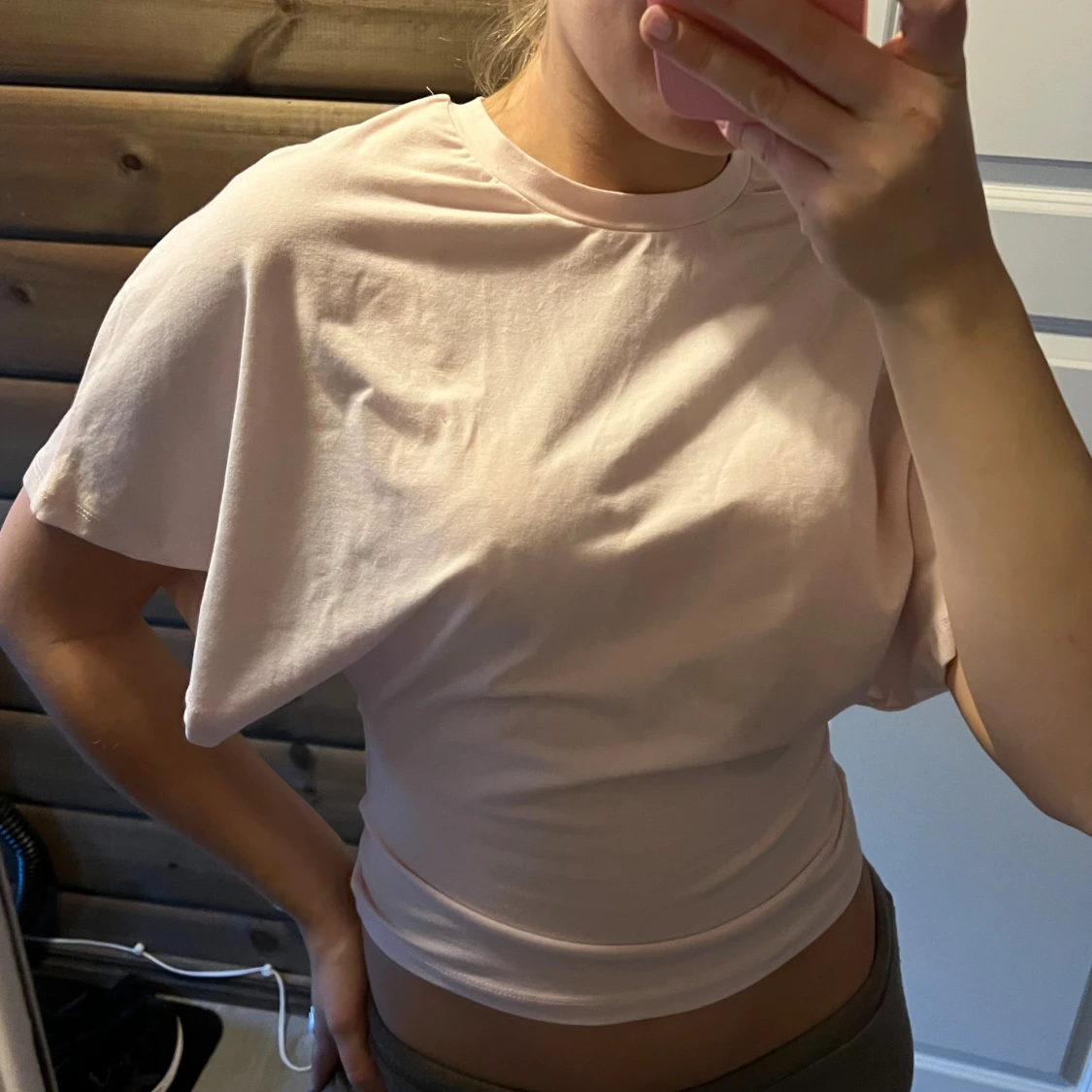 Ljusrosa croppad topp med kort ärm - 2