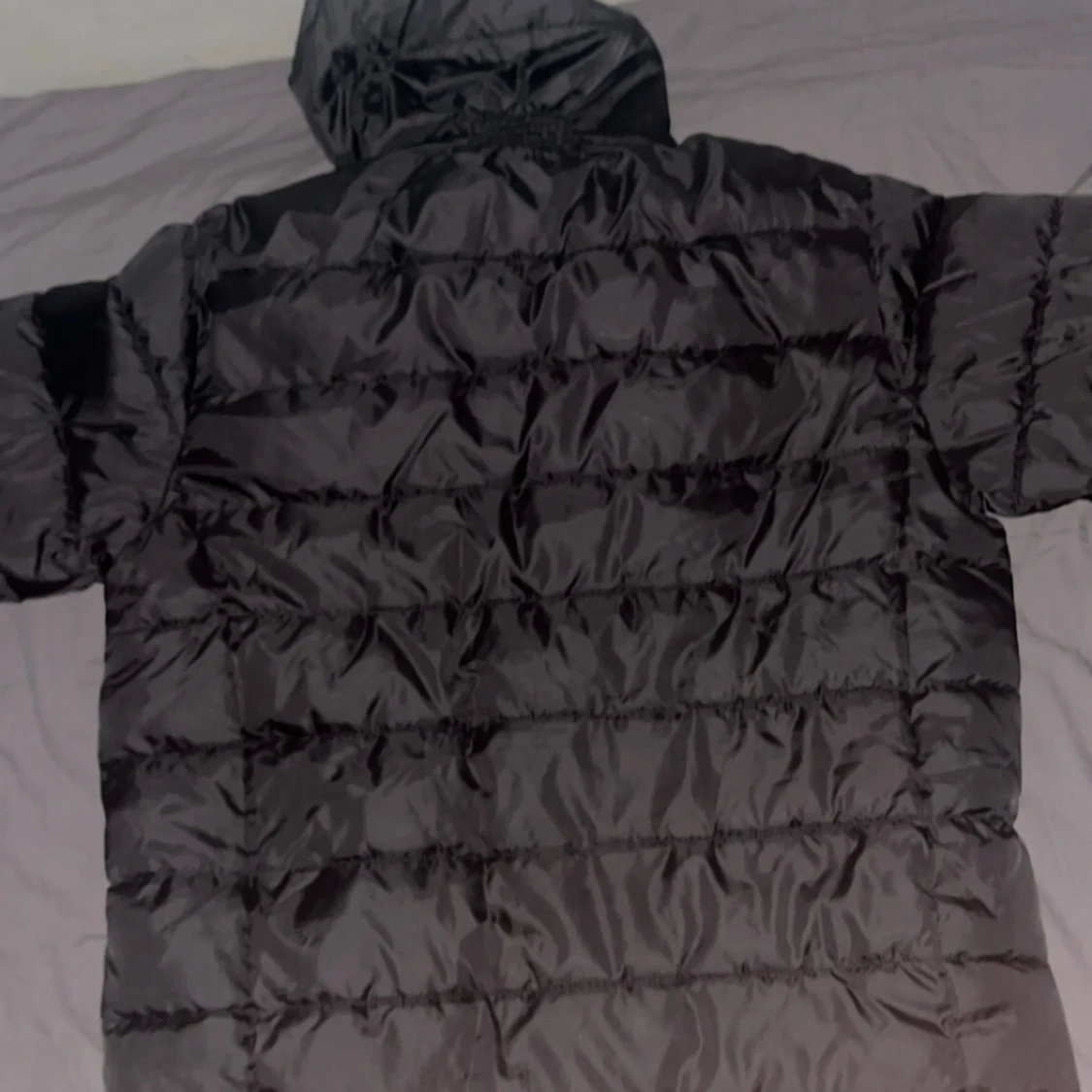 Svart pufferjacka från 2117 - 2