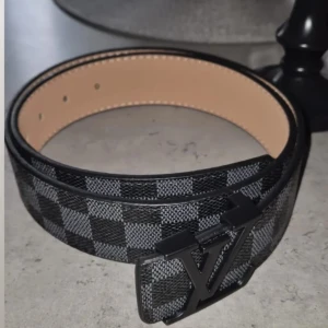 Svart bälte - Stiligt svart bälte till ett suveränt pris 