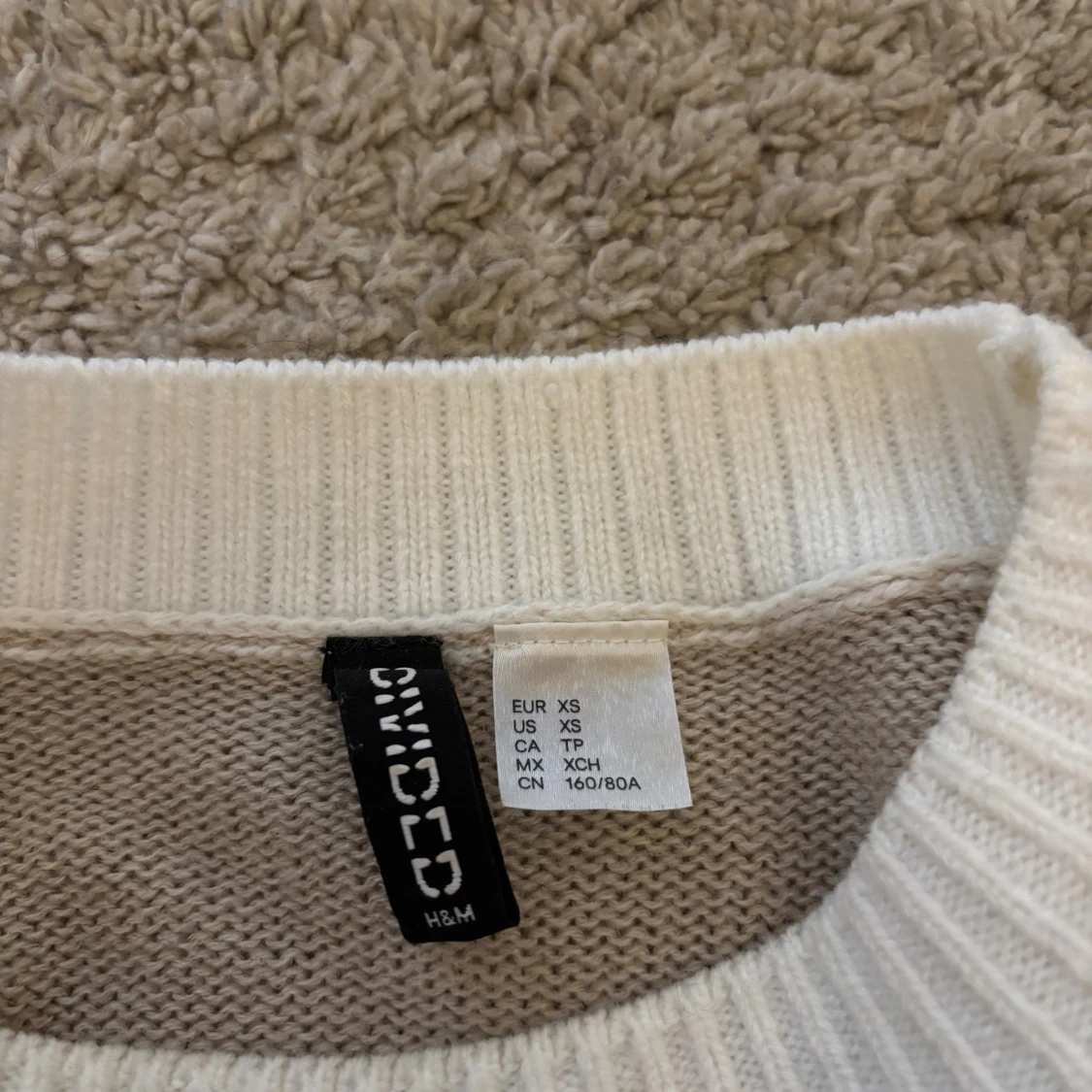 Randig beige och vit stickad tröja H&M - 1