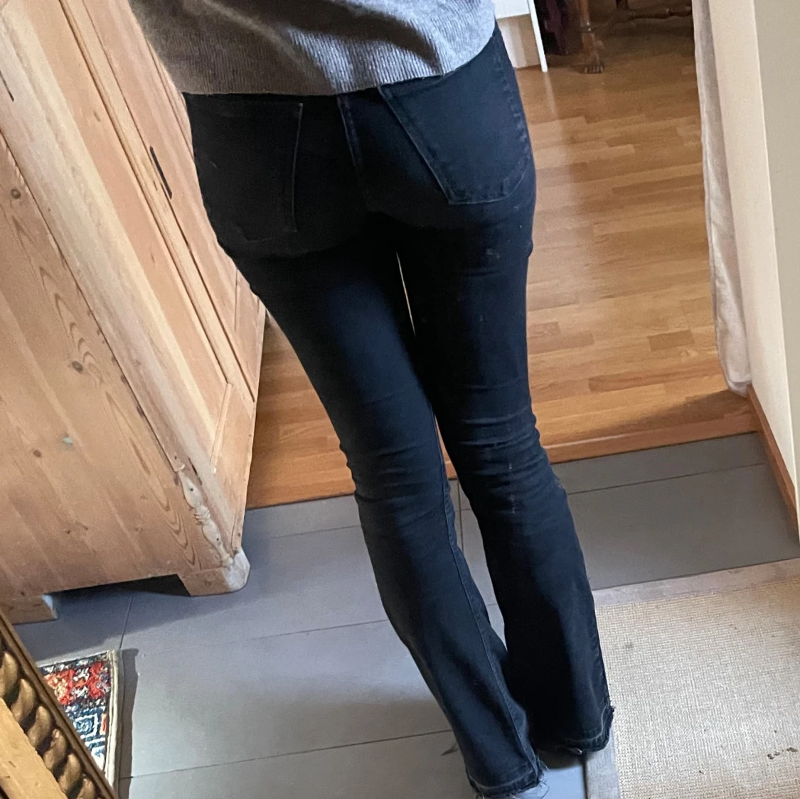 Svarta bootcut jeans midwaist - 2