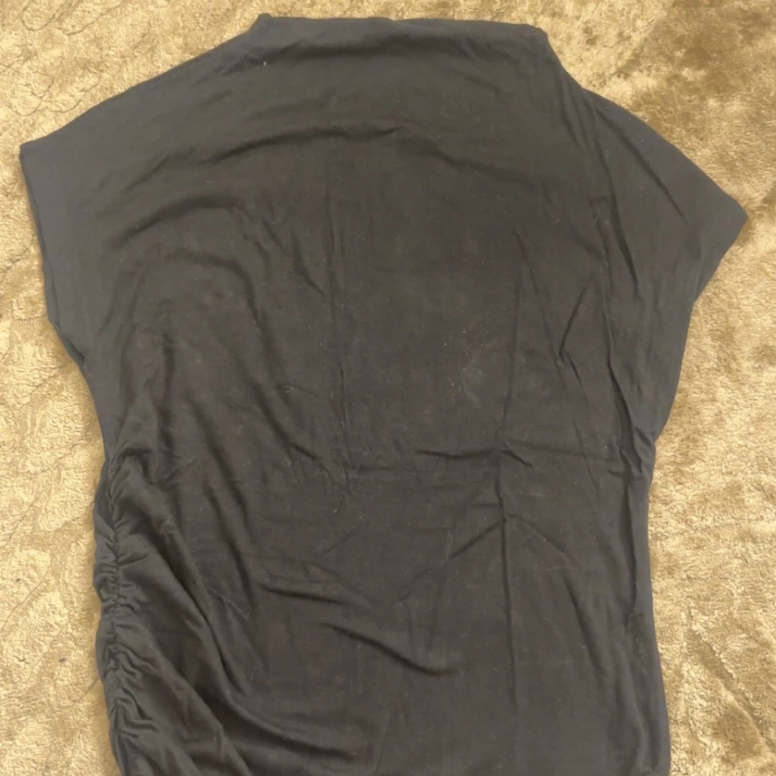 Svart croppad topp med hög hals - 2