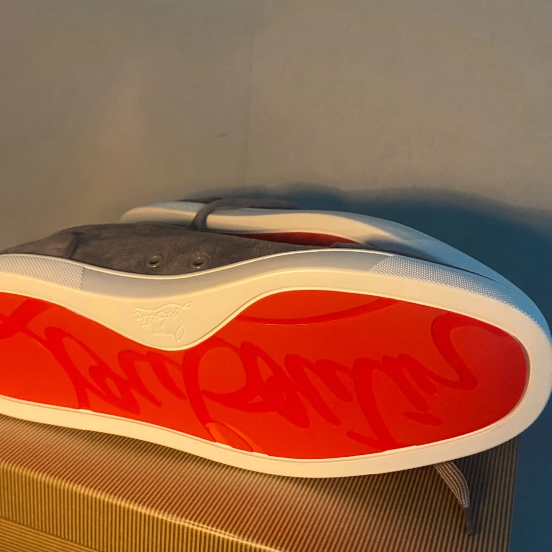 Grå mockasneakers Christian Louboutin - 1