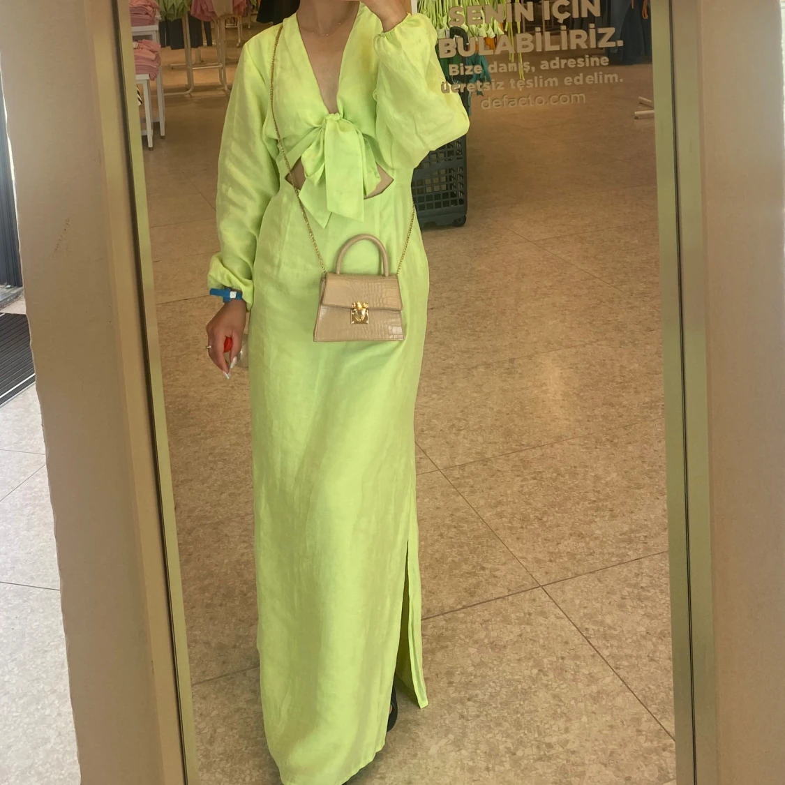 Ljusgrön långklänning med knyt