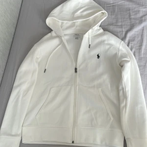 Ralph lauren - En Ralph lauren tröja i ny skick inga skador storlek s