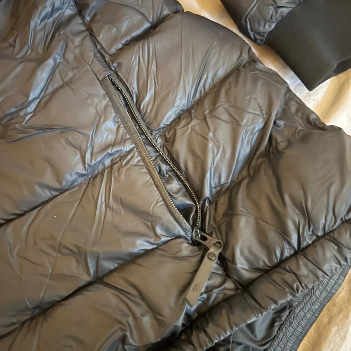 Svart dunjacka från Peak Performance - 3