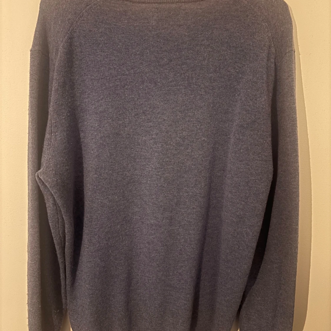 Blå v-ringad tröja från GANT - 1