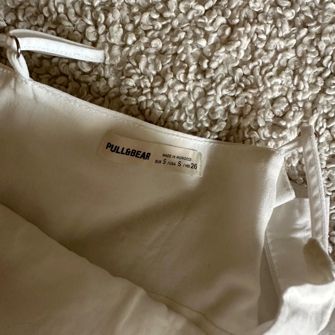 Vit volangig linnetopp från Pull&Bear - 1