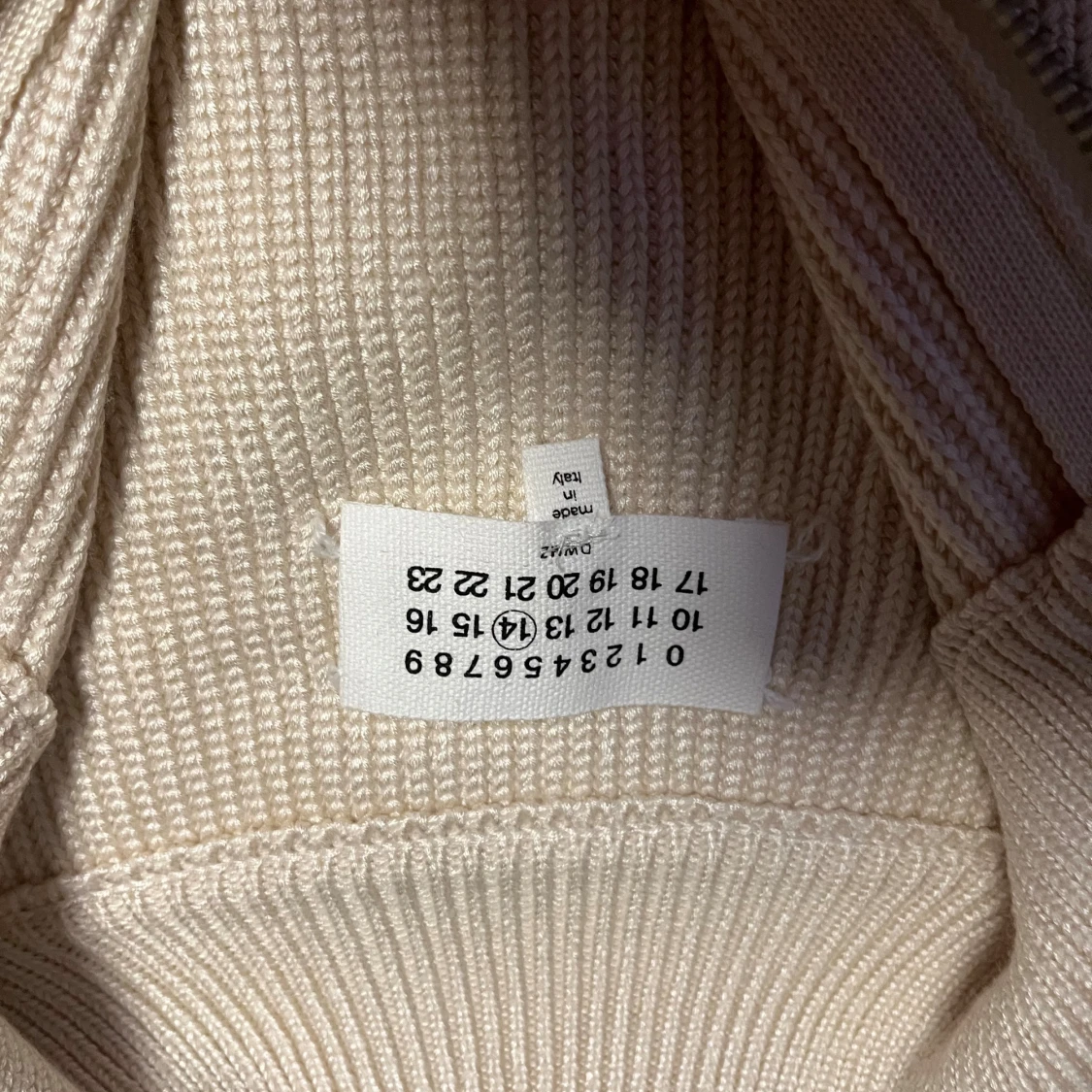 Beige stickad kofta från Maison Margiela - 2