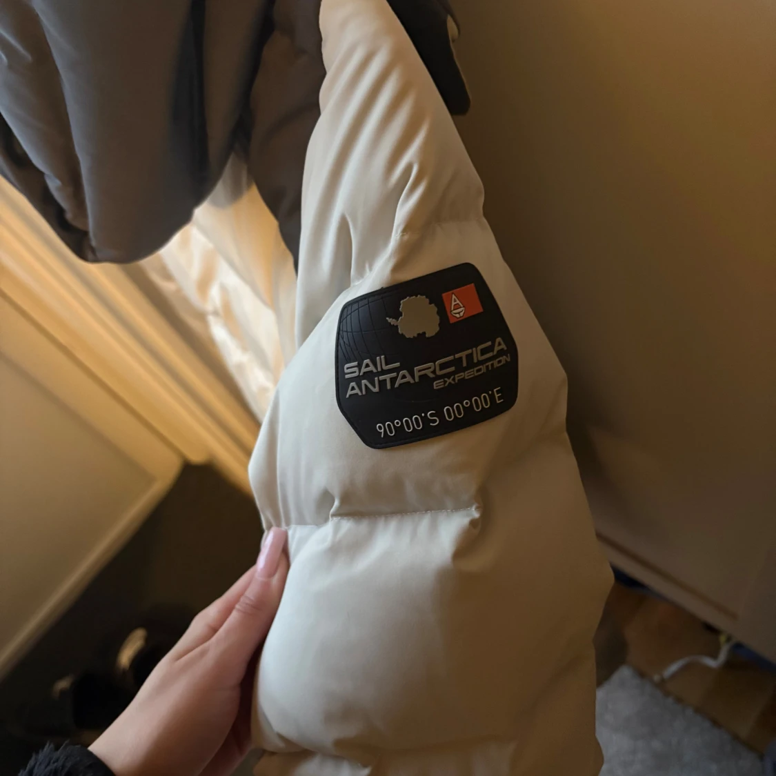 Vit och ljusgrå dunjacka Sail Racing - 3