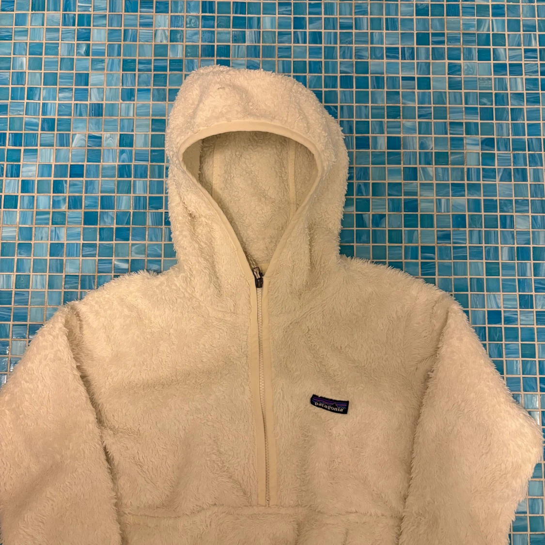 Vit fleecehoodie från Patagonia - 1