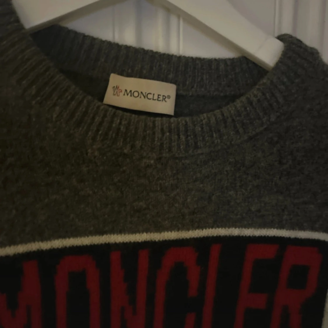 Grå stickad Moncler tröja - 1