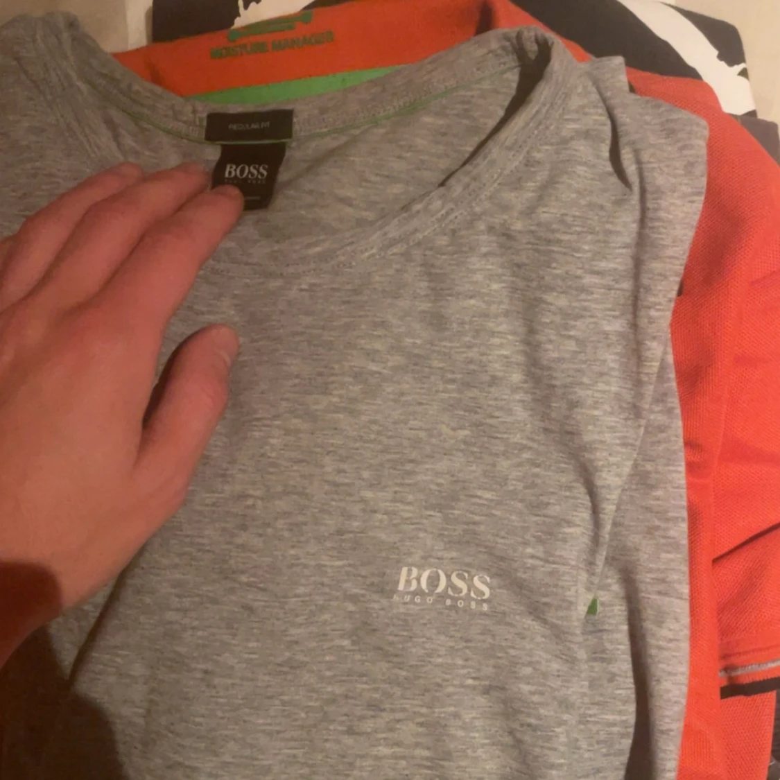 Grå t-shirt från Hugo Boss - 1