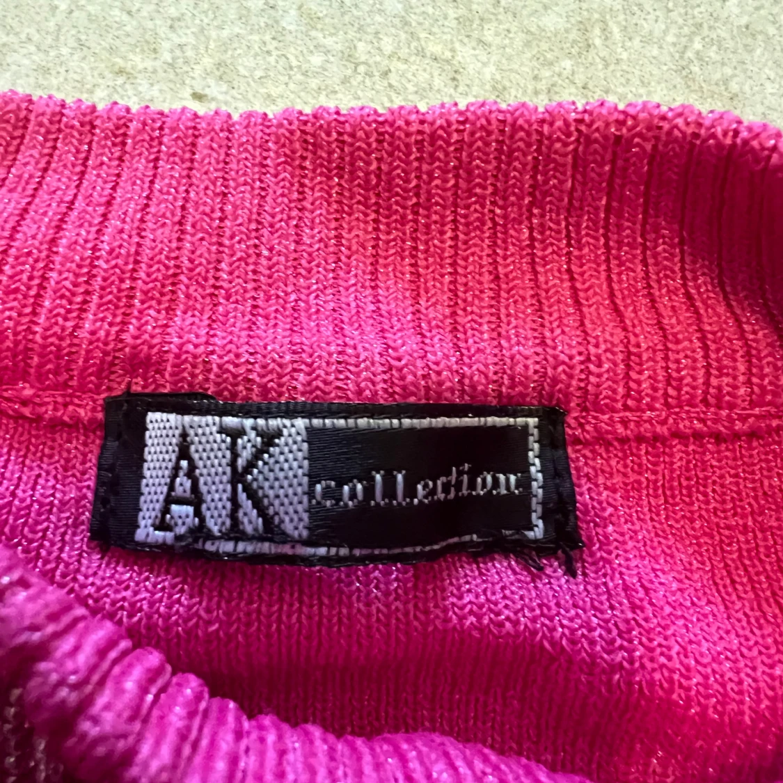 Rosa stickad tröja med pärldetaljer storlek S/XS - 2