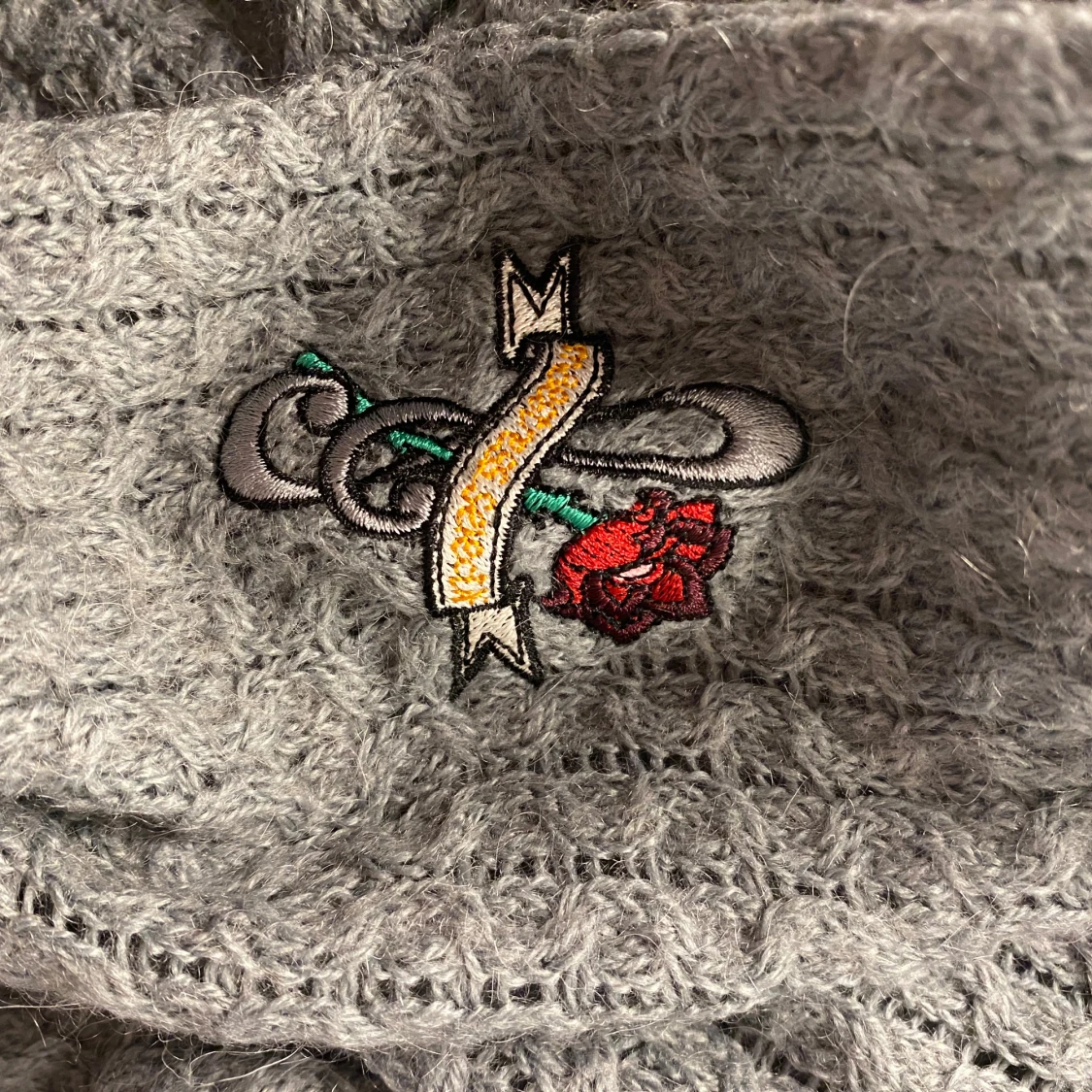 Grå stickad kofta  - 3