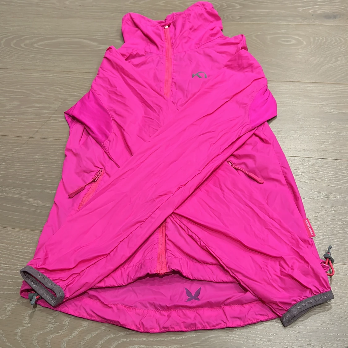 Rosa vindjacka från Kari Traa  - 1