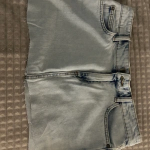 Ljusblå jeansshorts från Lindex - Super fina och sköna, passar storlek S
