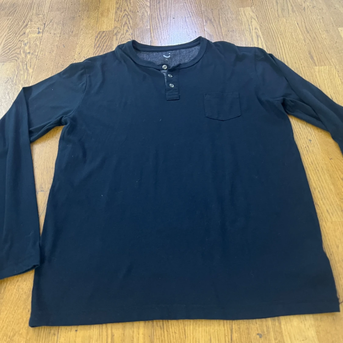 Svart långärmad tröja XL med knappar