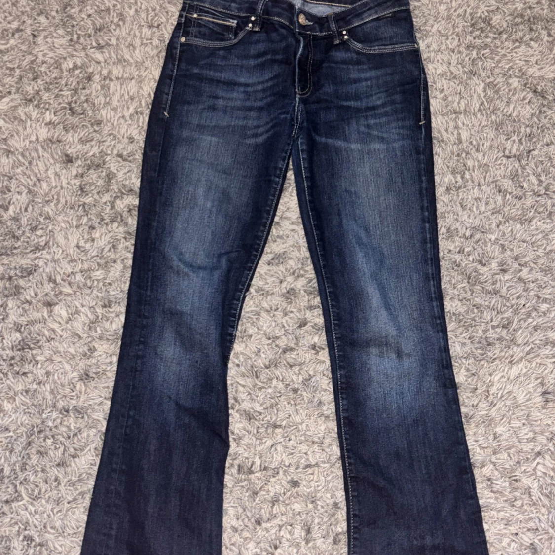 Mörkblå midwaist bootcut jeans