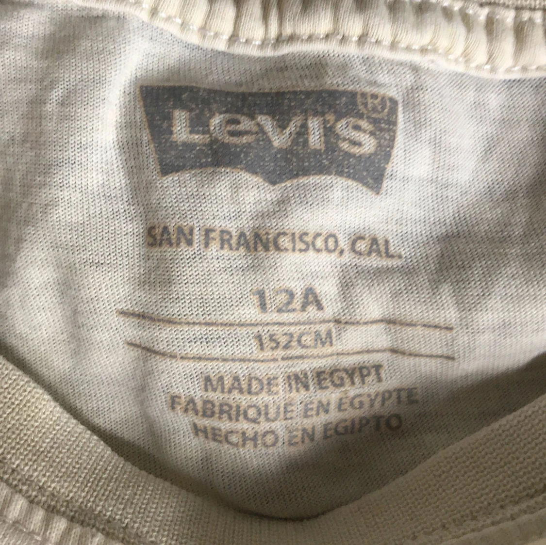 Vit Levi's t-shirt med rött tryck - 3
