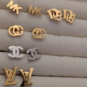 Nya örhängen - Oanvända. 80 kr/par, skriv i meddelande vilken modell som önskas. 100 kr för två par