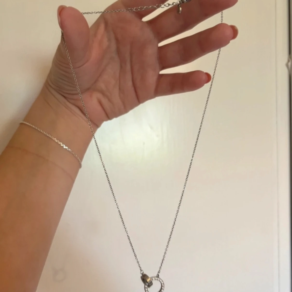 ”Eternal Orbit Necklace” från Edblad! Halsband i silver färg stål pärlor berlock hjärta - 2