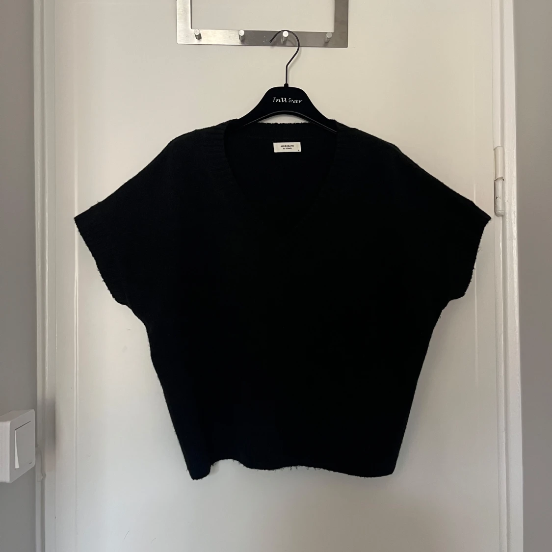 Svart stickad v-ringad topp