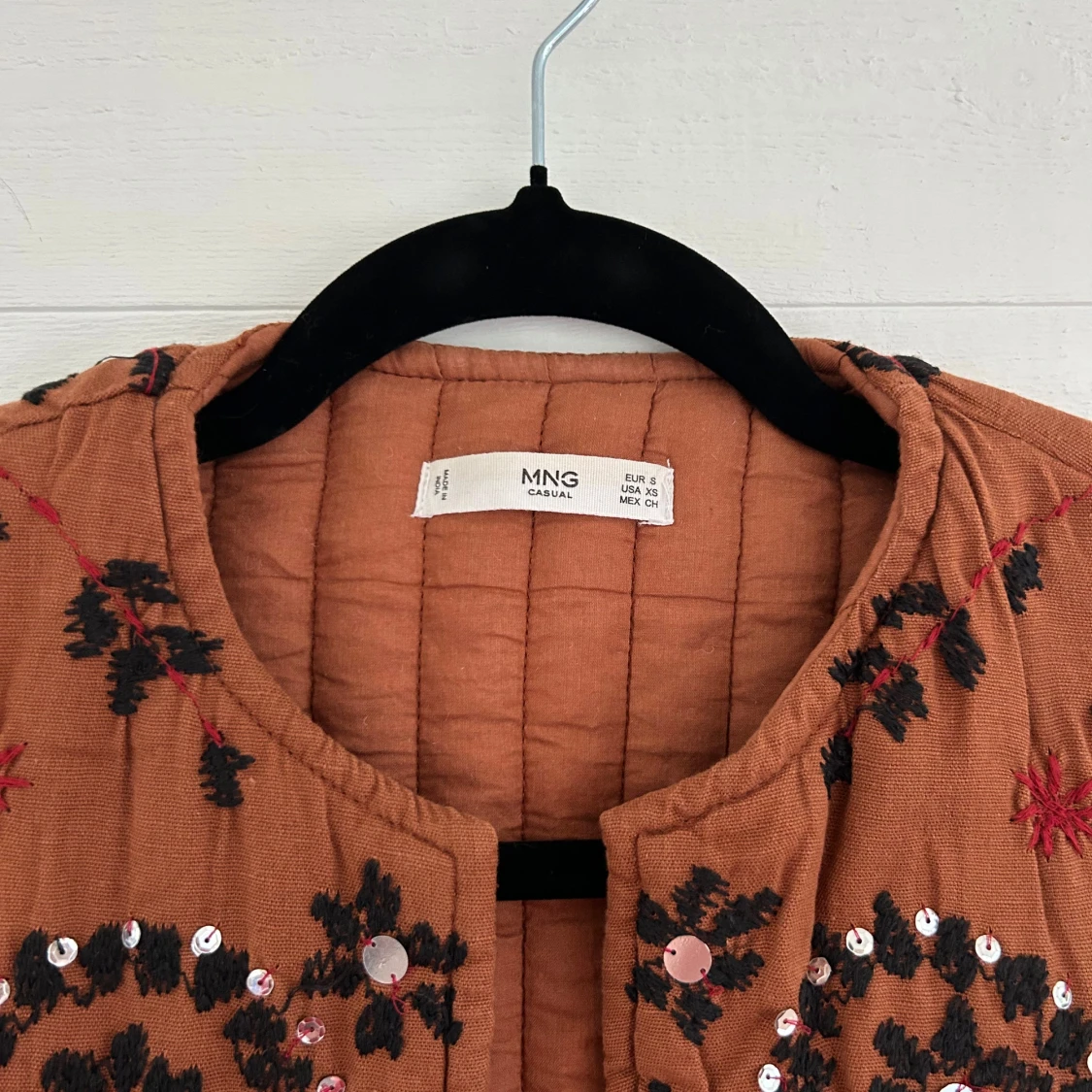 Broderad brun quiltad jacka från MANGO - 2