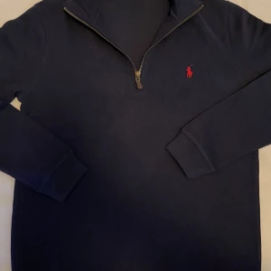 Polo Ralph Lauren half zip - Marinblå stickad tröja från Polo Ralph Lauren med halv dragkedja