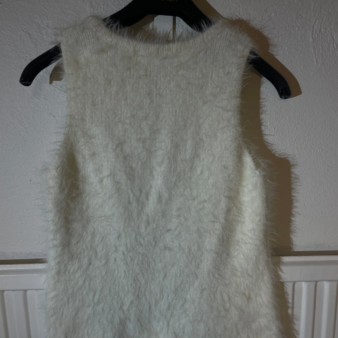 Vit fluffig stickad linnetopp Lindex - 1