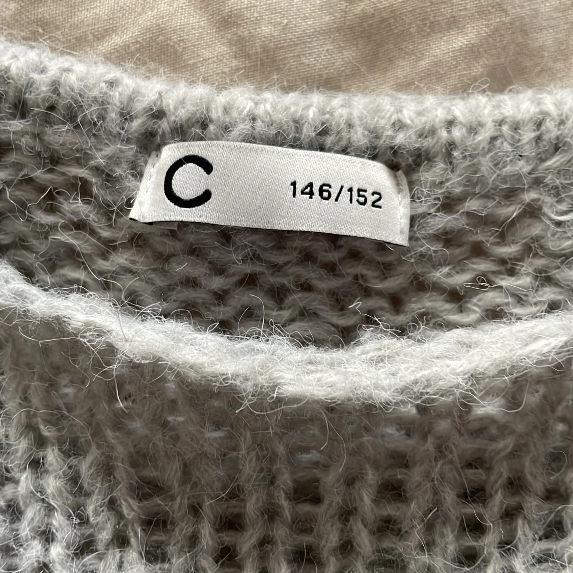 Ljusgrå stickad tröja från cubus  - 2