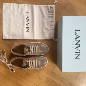 Lanvins Paris - Jag snygga riktiga Lanvins som är i jättebra skick, storlek 41. Om det är några frågor kom dm och priset går att diskutera.