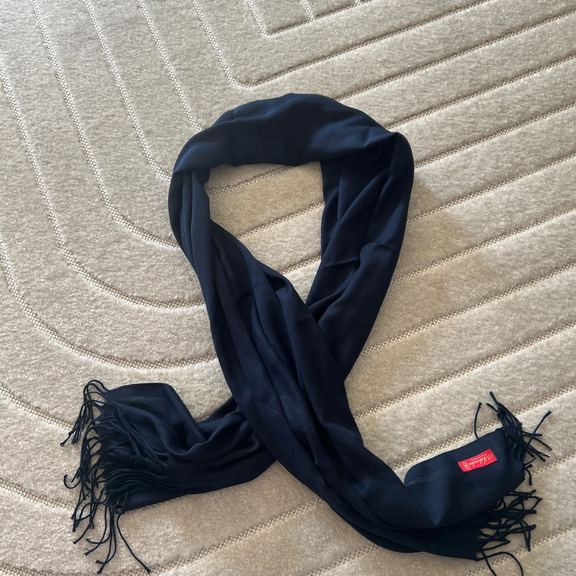 Mörkblå halsduk från Cashmink - 1