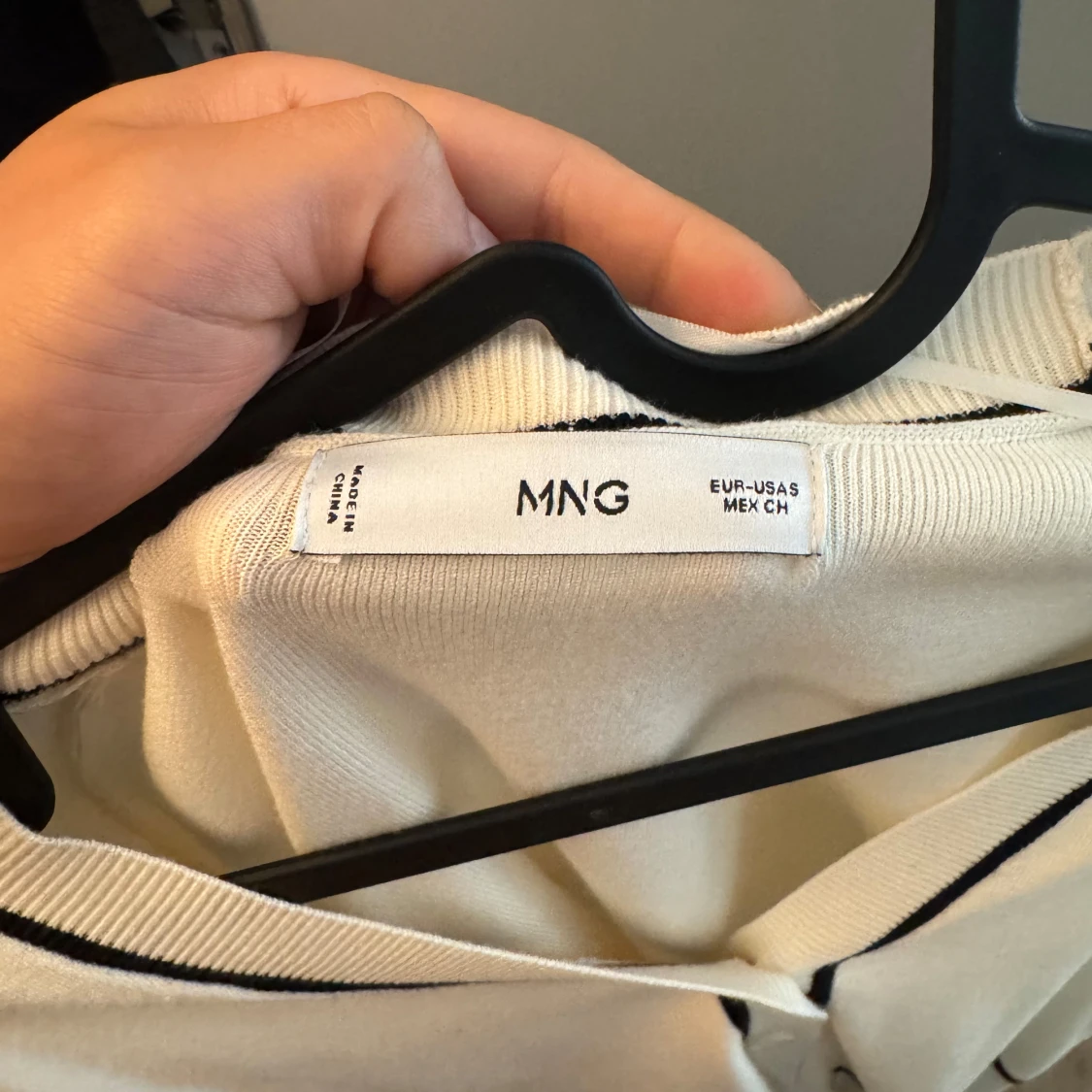 Beige kofta från MNG med svarta detaljer - 1