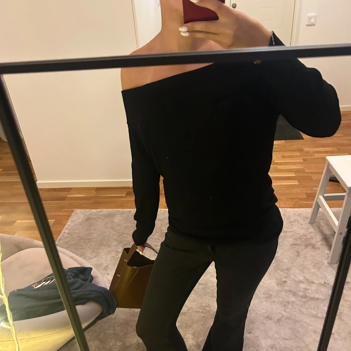 Svart offshoulder långärmad tröja - 1