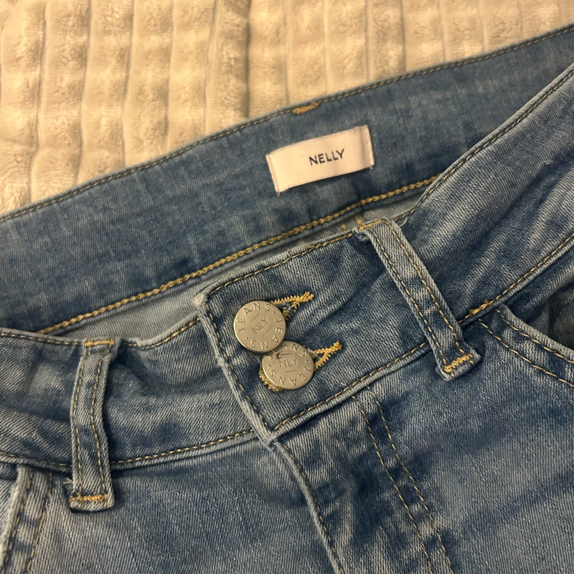 Ljusblå bootcut jeans från Nelly - 2