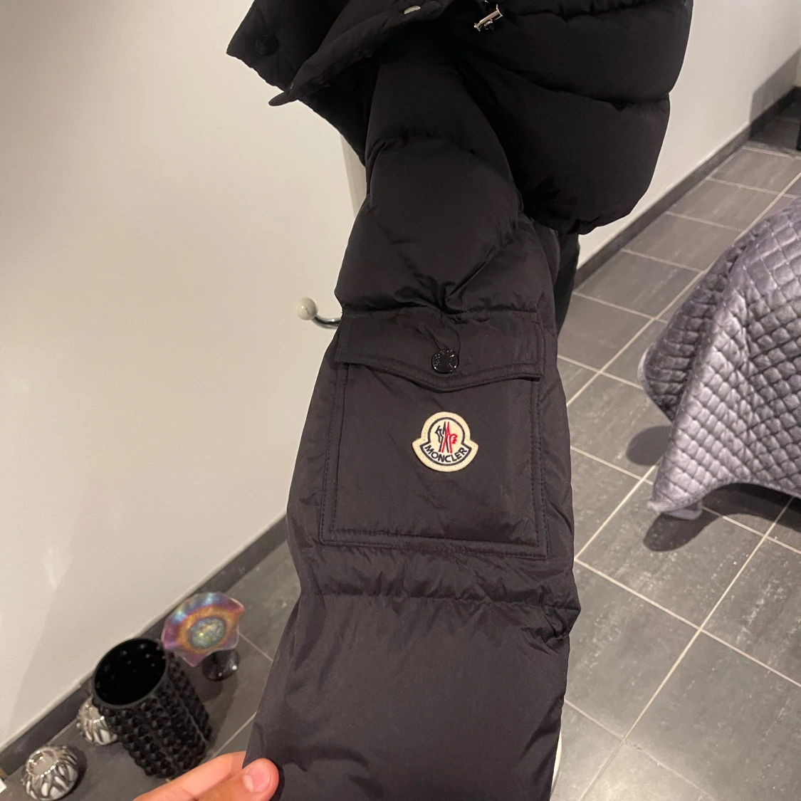 Svart Moncler pufferjacka med huva - 3