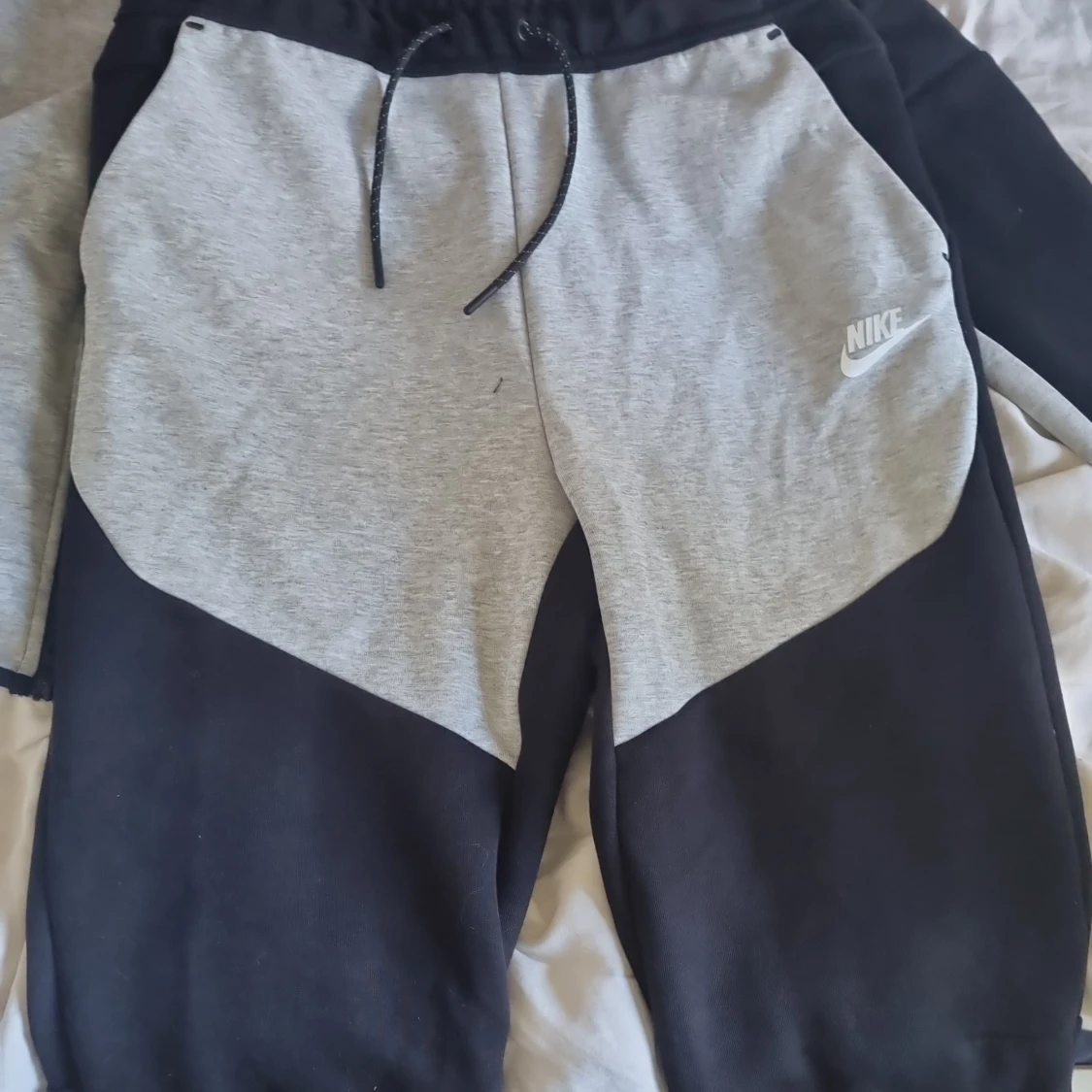 Nike tech hoodie och byxor - 2