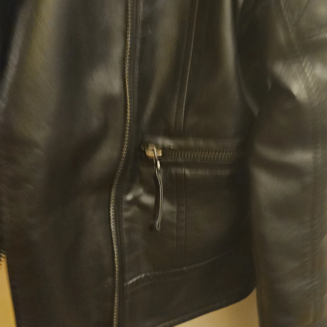 Svart skinnjacka från Vintage Girls - 3