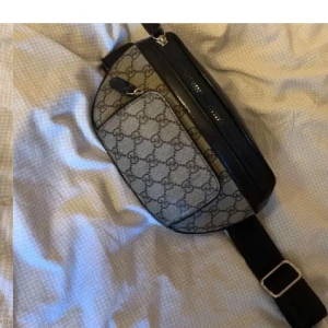 Gucci väska  - Använd 5 gånger max o lätt att diskutera pris med! Vid frågor eller funderingar Äre bah o skriva