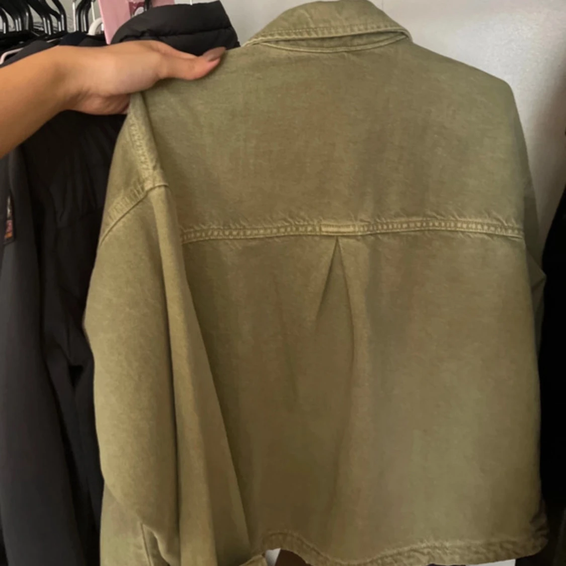 Olivgrön overshirt från Zara - 2