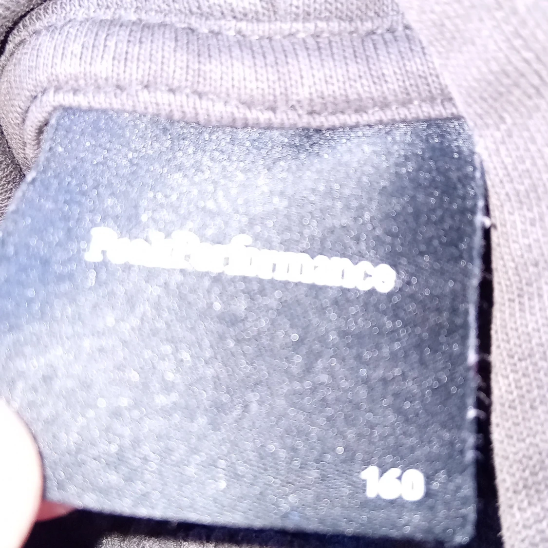 Svart hoodie från Peak Performance - 2