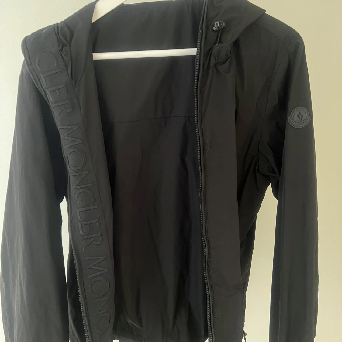 Svart vindjacka från Moncler