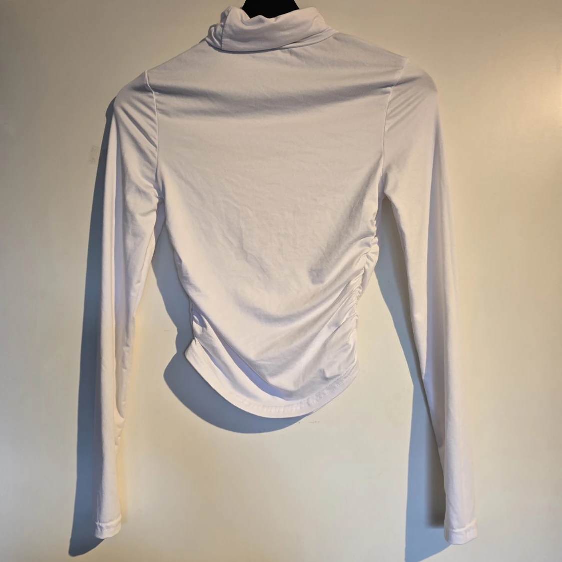 Vit polotopp med rynkade sidor - 1