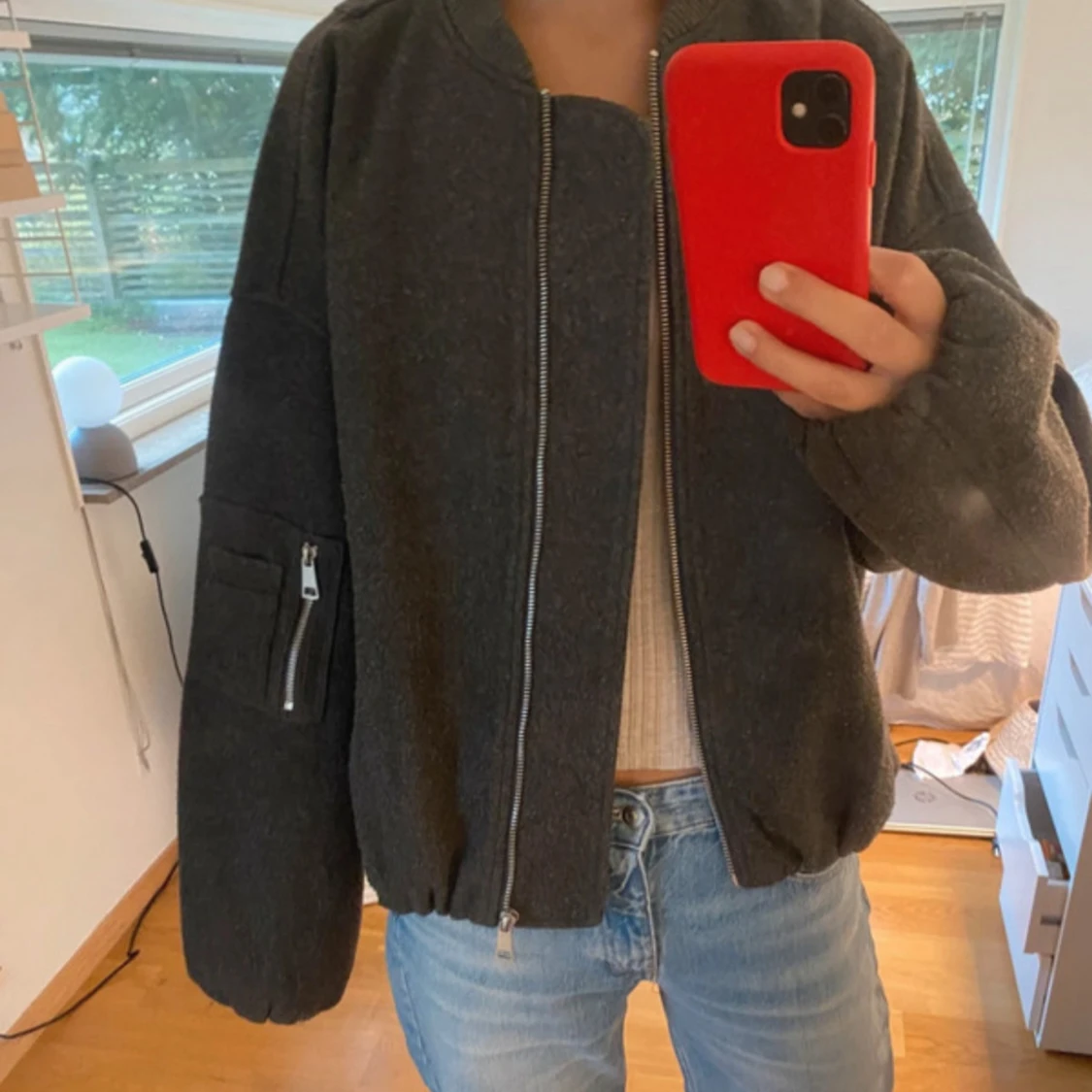 Mörkgrå bomberjacka från Zara